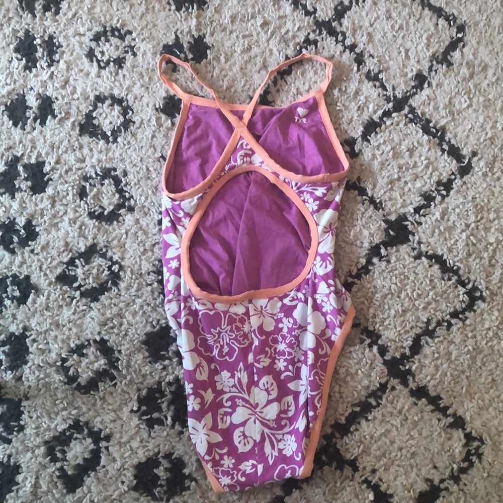 One piece - Picture 3 of 6
